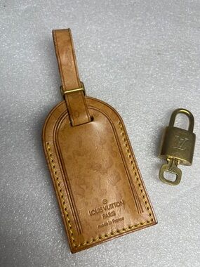 LV Louis Vuitton Luggage Tag & Lock